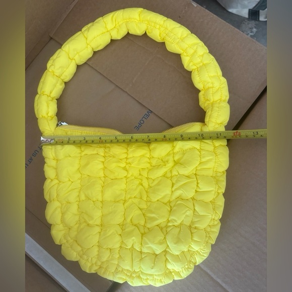 neon yellow shoulder bag with puffy quilted design - Picture 5 of 6